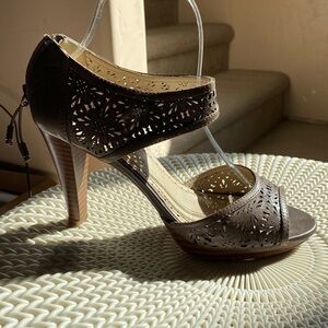 Adrienne Vittadini Heels 7.5 Brown